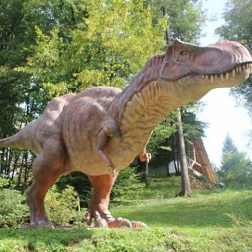 Dino-zoo situé à Charbonnières-les-Sapins