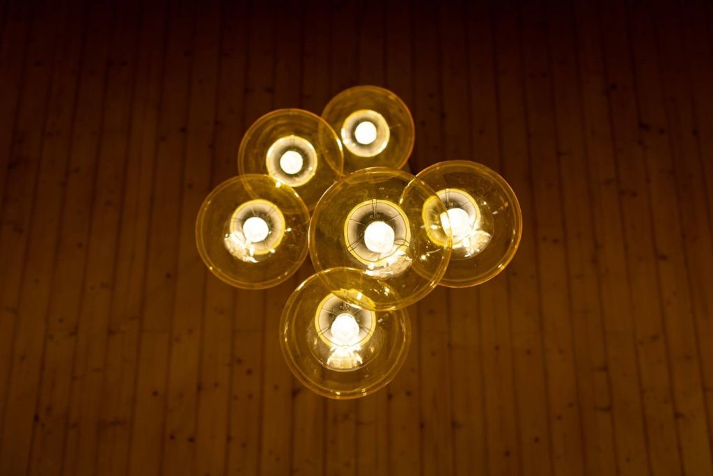 Luminaires de la Chambre Nobelium dans le Chalet de luxe du Jura Maison atHOme