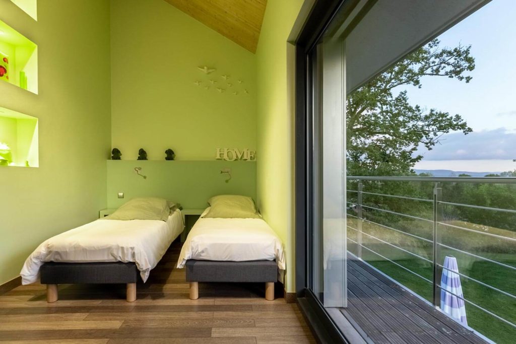 Lits de la Chambre verte dans le Chalet de luxe du Jura Maison atHOme