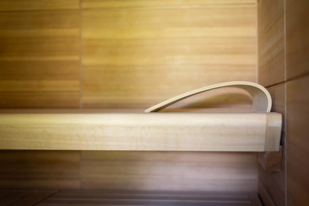 Détail du sauna Klafs dans l'espace bien-être du gîte de luxe Maison atHOme dans le Jura