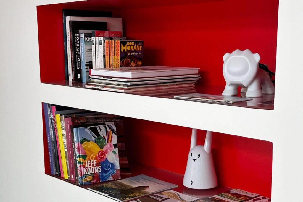 Bibliothèque du Gîte insolite dans le Jura Vanadium d'atHOme