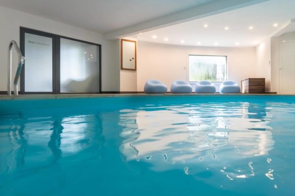 Location luxe avec Piscine intérieure privative dans le Jura