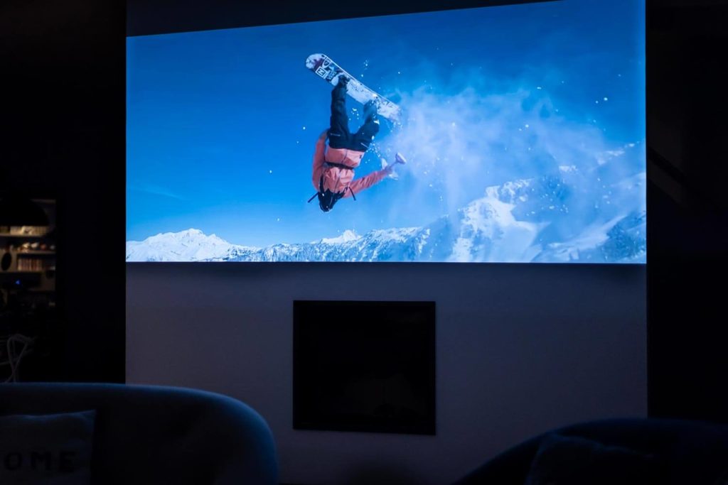 Vidéoprojecteur dans le gîte de luxe dans le Jura Maison atHOme