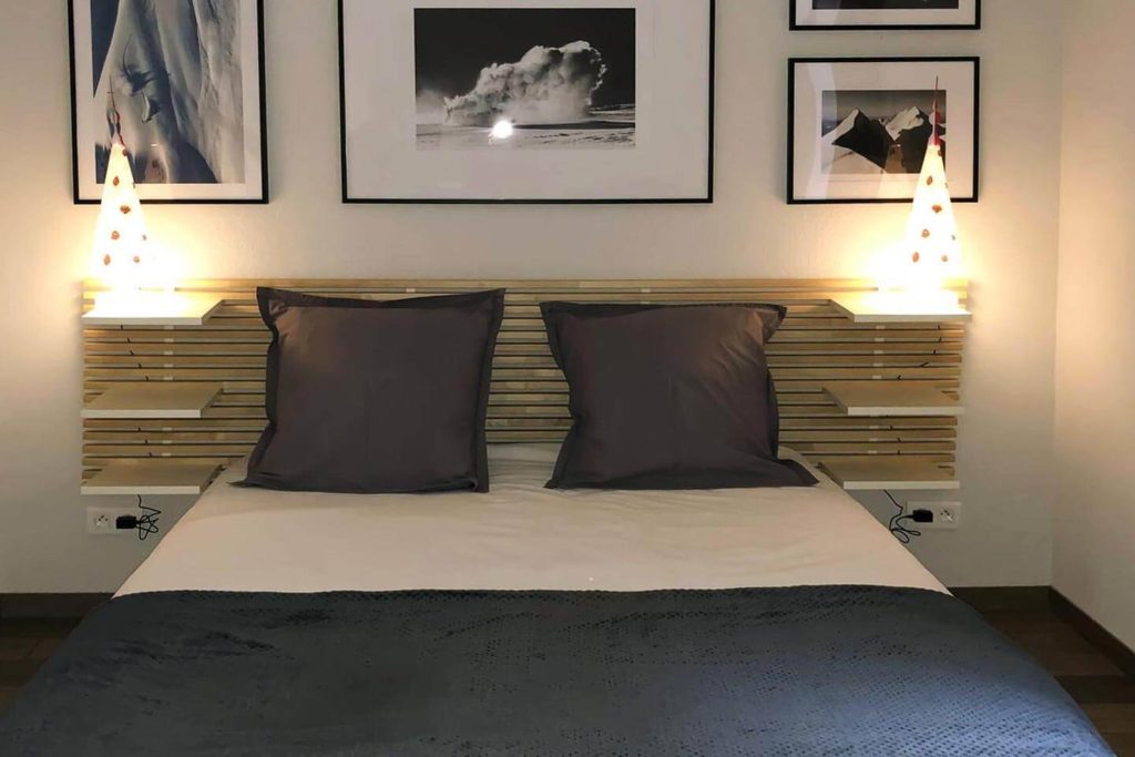 Lit king size du gîte insolite 132 d'atHOme à Pontarlier dans le Doubs