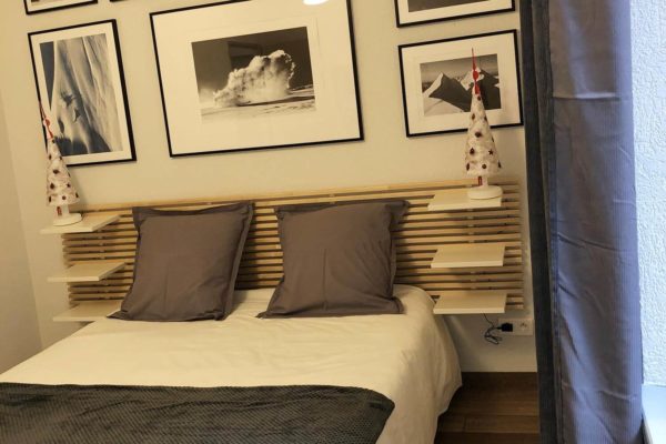 Lit king size du gîte insolite 132 d'atHOme à Pontarlier dans le Doubs