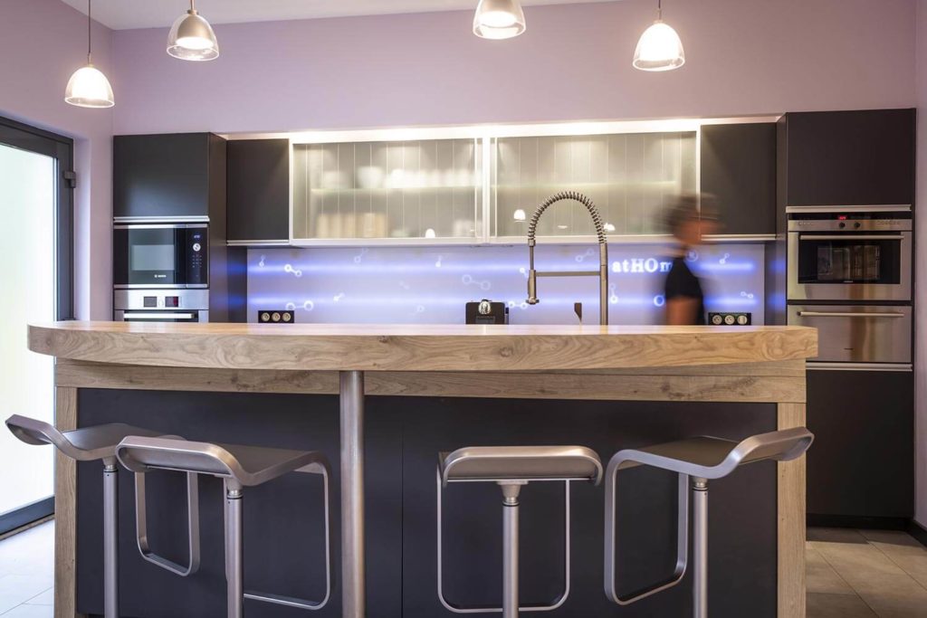 La cuisine de Maison atHOme, gîte de luxe dans le Jura