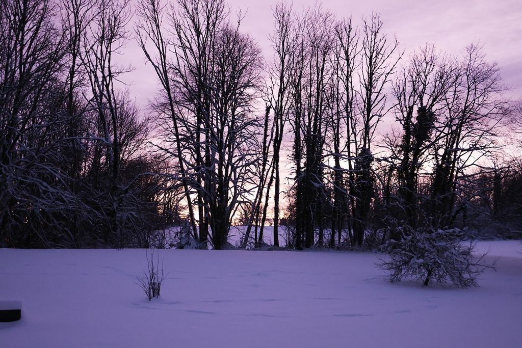 Vue de la nature jurassienne au coucher de soleil près de Maison atHOme