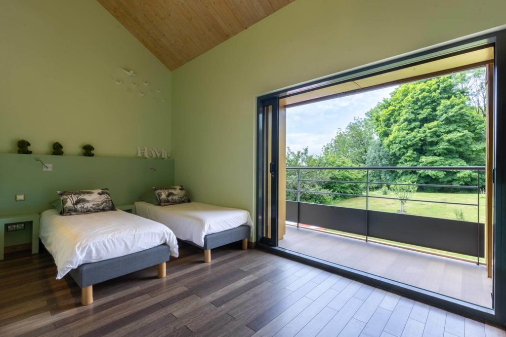 Chambre verte Erbium dans le gîte Maison atHOme dans le Jura