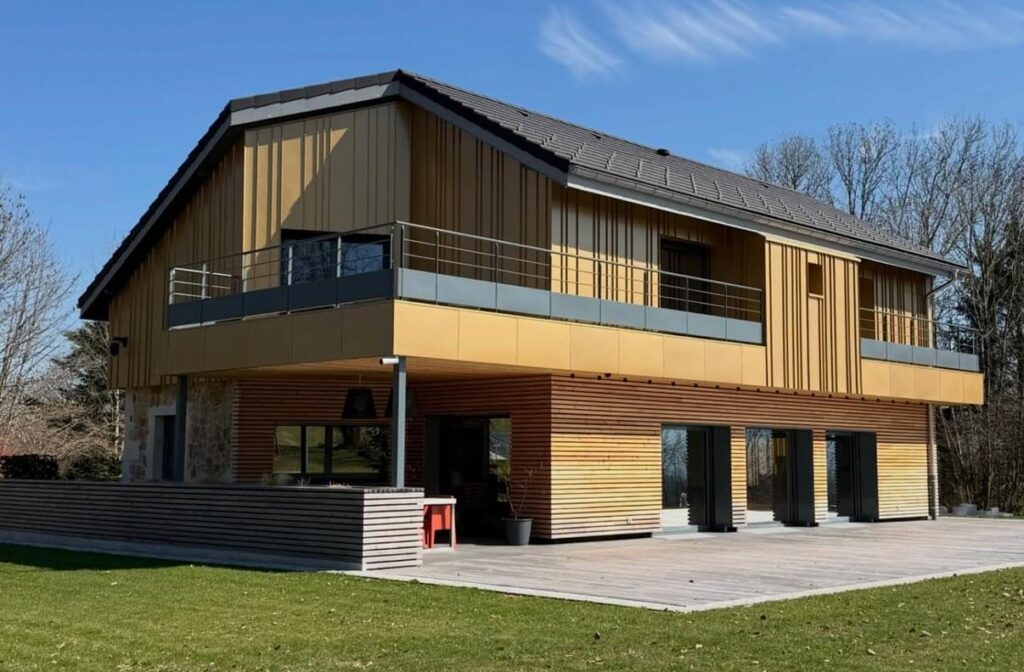 Notre Gîte de luxe dans le Jura avec en mars 2026 la maison au printemps