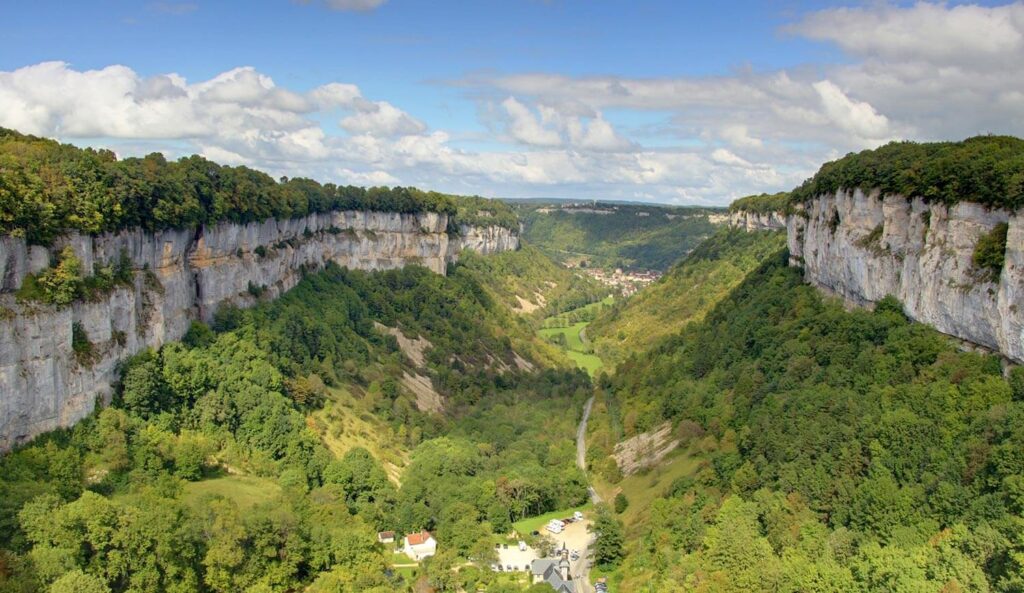 Visite et Balade dans le Jura à La Reculée et Baume-les-Messieurs