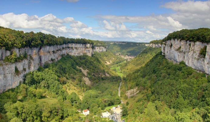 Visite et Balade dans le Jura à La Reculée et Baume-les-Messieurs